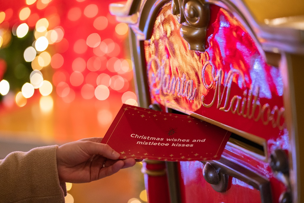 Brievenbus van de Kerstman bij Kerstmarkt Gemeentegrot